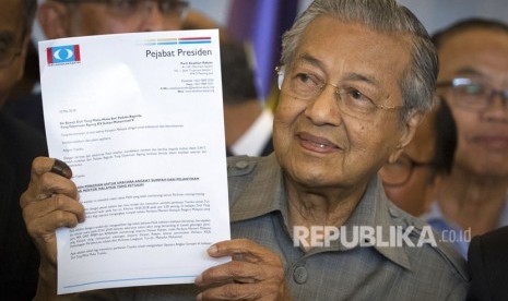  Aliansi partai oposisi yang dipimpin Mahathir Mohamad berhasil memenangkan pemilihan umum Malaysia, yang hasil resminya diumumkan pada Kamis (10/5). 