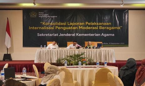 Konsolidasi laporan pelaksanaan internalisasi penguatan moderasi beragama (MB). Hadir sebagai pembicara antara lain, Staf Khusus  Menteri Agama bidang Ukhuwah Islamiyah dan Hubungan Organisasi, Ishfah Abidal Aziz, Ketua Pusat Kerukunan Umat Beragama (PKUB), Wawan Djunaedi, dan tim ahli Moderasi Beragama Alissa Wahid.  