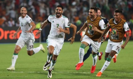 Para pemain Aljazair merayakan keberhasilan lolos ke final Piala Afrika 2019.