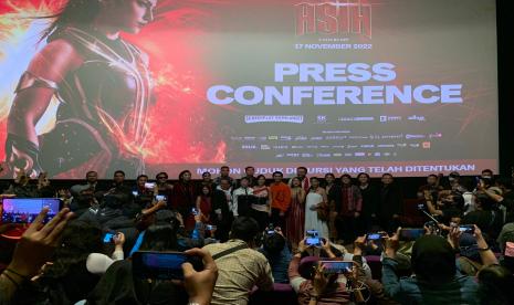 All cast and crew dalam press screening film Sri Asih di XXI Epicentrum Jakarta, Selasa (15/11/2022). 