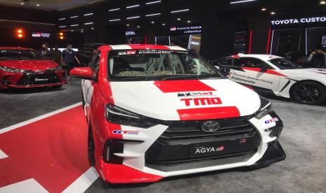 All New Agya GR Sport yang sudah dimodifikasi untuk balapan tampil du booth Toyota di ajang Gaikindo Jakarta Auto Week 2023, Jumat (10/3/2023).