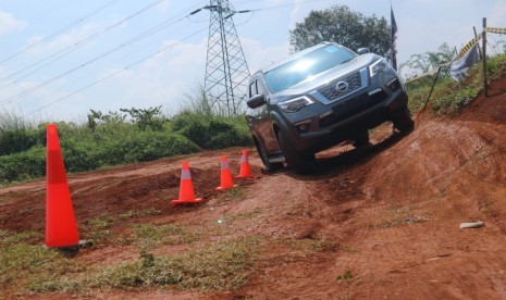 All New Nissan Terra saat diuji secara on road dan off road. 