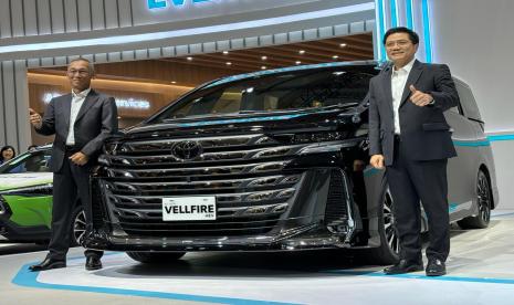 All New Toyota Vellfire HEV Hadir Perdana di IIMS 2024. PT Toyota Astra Motor memasarkannya dengan harga Rp 1,8 miliar.