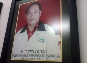 Almarhum Irzen Okta