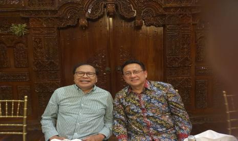 Almarhum Rizal Ramli saat berfoto bersama mantan ketua DPD RI Irman Gusman.