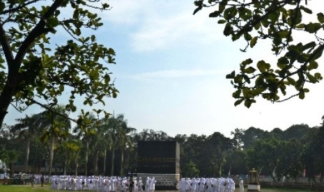 alon jamaah haji mengikuti kegiatan manasik di asrama haji Pondok Gede, Jakarta