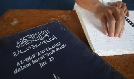 Alquran Braille terjemahan Indonesia.