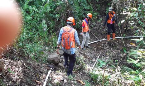 Alumni IPB bangun jalur pipa air bersih  Dusun Palada, Desa Takandeang, Kecamatan Tapalang, Kabupaten Mamuju, Sulawesi Barat.