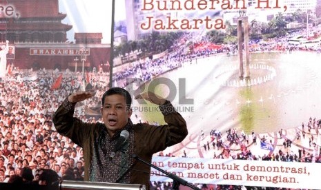 Alun-alun Aspirasi. Wakil Ketua DPR RI Fahri Hamzah memberikan paparan saat peresmian Partisipasi Publik Pembangunan Alun-Alun Demokrasi di area Gedung DPR RI, Jakarta, Kamis (21/5).