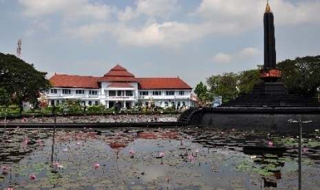 Alun-Alun Tugu di Kota Malang.