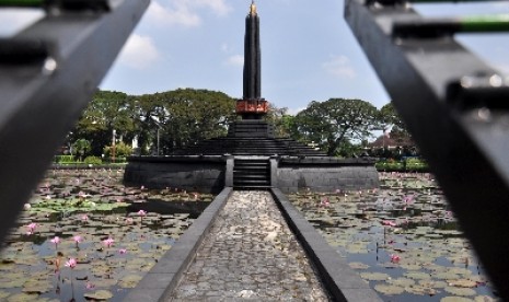 Alun-Alun Tugu Malang sebagai pusat kota.