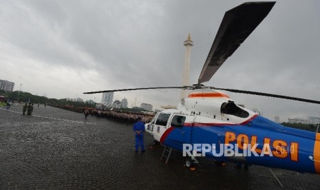 Alutsista dipersiapkan saat apel pengamanan KTT OKI di silang Monumen Nasional, Jakarta, Selasa (1/3).