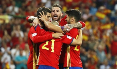 Alvaro Morata merayakan gol ke gawang Italia pada kualifikasi Piala Dunia 2018 di Stadiion Santiago Bernabeu, Madrid, Sabtu (2/9) waktu setempat atau Ahad (3/9) dini hari WIB. Spanyol menang dengan skor telak 3-0 atas Italia.