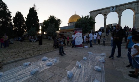  Aman Palestin Distribusikan Bantuan dan Paket Berbuka 