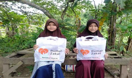 Amanah donatur untuk Kado Lebaran Yatim (KLY) sudah di distribusikan untuk 14 anak Yatim dan dhuafa di Wilayah.