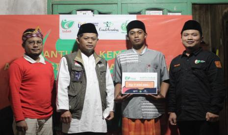 Amanah Takaful salurkan bantuan Amanah Card bagi guru ngaji dan marbot masjid  di Pandeglang dan Cilegon, Banten 