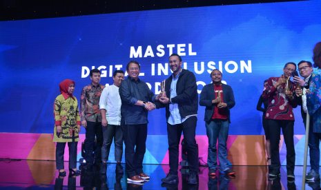 Amartha bersama para penerima penghargaan Digital Inclusion Award 2018.