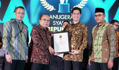 Amartha meraih Penghargaan Anugerah Syariah Republika 2019 dari harian Republika, di Jakarta, Selasa (19/11) malam.