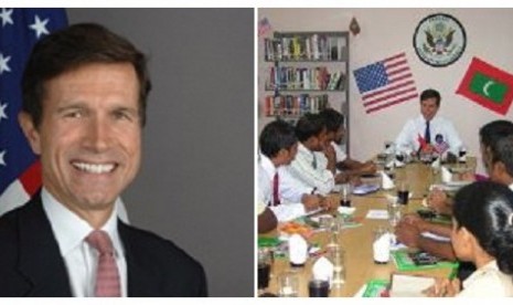 Ambassador Richard Blake (left) serves in Sri Lanka and Maldives from 2006-2009. The picture on the right shows him in Maldives in 2007. 