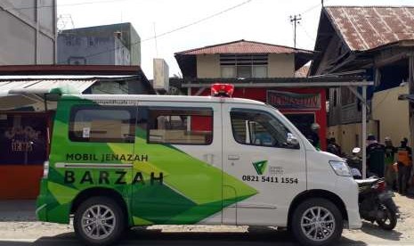 Ambulans Barzah Dompet Dhuafa rata-rata bisa mengangkut 30 jenazah korban gempa dan tsunami setiap harinya.