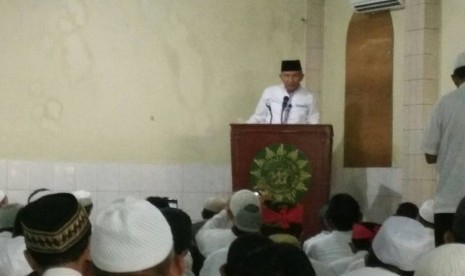 Amien rais khotib shalat jumat di masjid gedung dakwah muhammadiyah.