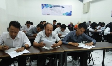 AMIK BSI Karawang menyelenggarakan campus recruitment.