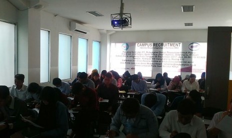 AMIK BSI menyelenggarakan kampus rekrutmen.