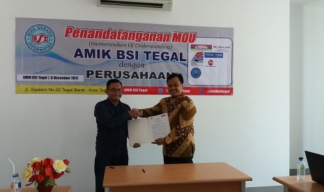 AMIK BSI tegal melakukan penandatanganan nota kerja sama  dengan beberapa perusahaan di Kota Tegal, Jawa Tengah. 