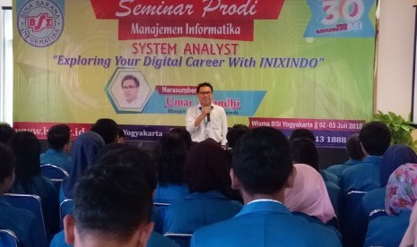 AMIK BSI Yogyakarta menggelar seminar karir dibidang teknologi informasi.