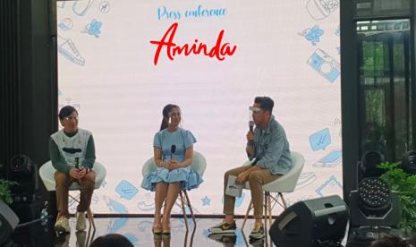 amindana bersama yovie widianto pada peluncuran singel berjudul Dua Centang Biru