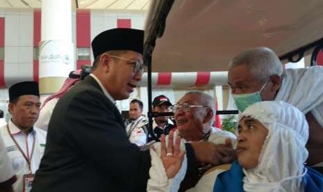 Amirul Hajj Indonesia Menag Lukman Hakim Saifuddin tiba di Bandara King Abdulaziz Jeddah, Sabtu (11/8). Ia meminta para jamaah mendoakan keselamatan dan kedamaian Indonesia.