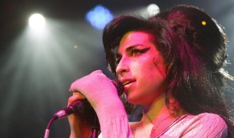 Amy Winehouse meninggal akibat keracunan alkohol pada tahun 2011.