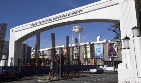 An entrance gate to Sony Pictures Studios is pictured in Culver City, California December 19, 2014.