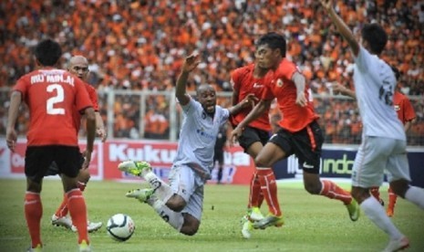 An Indonesian football match in Bung Karno Stadium in Jakarta (illustration)  