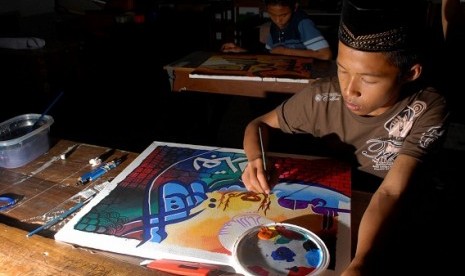 An Islamic boardingschool student joins an Islamic calligraphy competition in Jombang, East Java. (illustration)  