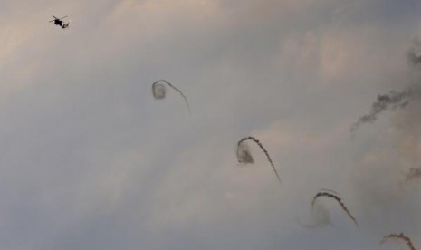 An Israeli Apache helicopter fires flares above Israel near the border with northern Gaza July 20, 2014. 