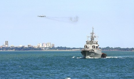 An RAAF AP-3C Orion flies past Indonesian Navy ship KRI Sura while departing Darwin for the Australia–Indonesia Coordinated Patrol (AUSINDO CORPAT) 2011. (illustration)