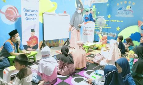 Anak-anak antusias mengikuti kegiatan Maghrib Mengaji yang diselenggarakan Rumah Quran binaan Rumah Zakat.