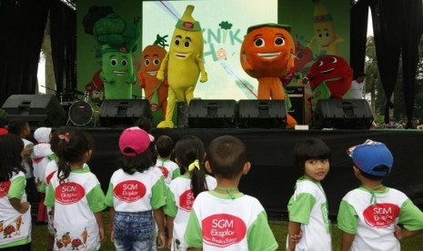 Anak-anak dari sejumlah PAUD ikut serta dalam Piknik Sehat bersama SGM Eksplor dengan Buah dan Sayur di Taman Buah Mekarsari, Ahad (13/11)