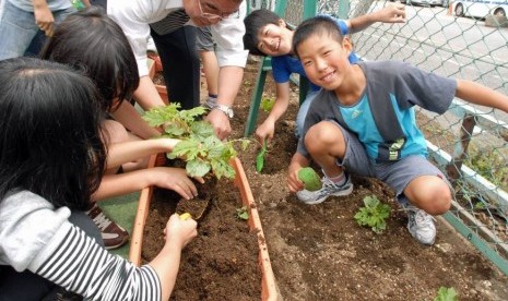 Anak-anak di Jepang dibiasakan dengan gaya hidup sehat sejak dini.