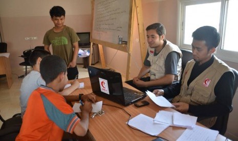 Anak-anak Gaza saat mendaftar lomba tahfidz Alquran yang diadakan MER-C