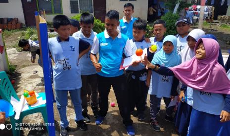 Anak-anak KPM Serang berkunjung ke Kampung Matematika Laladon.