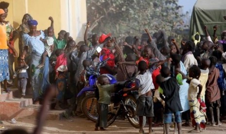 Anak-anak menjadi korban kekerasan Boko Haram di Nigeria. Hampir seperempat juta anak di negara bagian Borno, Nigeria menderita malnutrisi akut. 