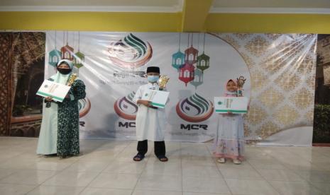 Anak binaan Rumah Zakat dan aktif di kegiatan Rumah Literasi Omah Bening yang ada di Desa Bojanegara, Kabupaten Banjarnegara, Jawa Tengah, Muhammad Rofiq Al Qushoyyi berhasil menjadi juara dua di ajang Murottal Competition Ramadhan (MCR) yang di dakan oleh Andalusia Boarding School.