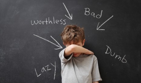 Anak dengan ADHD perlu mendapatkan perhatian khusus. Orang tua juga diminta bersikap ekstra sabar saat berhadapan dengan anak ADHD.