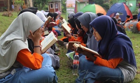 Anak Juara Tangerang mengikuti kegiatan Quran Camp di Bumi Perkemahan Satu Benih, Bogor untuk mengisi liburan sekolah.