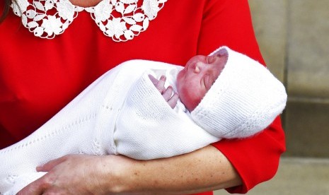 Anak ketiga Pangeran Harry dan Kate Middleton beberapa jam setelah kelahirannya di rumah sakit di London, Inggris.