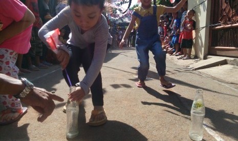 Sukabumi Minta Warga tak Gelar Lomba Agustusan Undang Massa. Anak mengikuti lomba lari bendera pada 17 Agustus