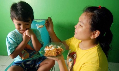 Anak susah makan (ilustrasi). Ketika anak sedang dalam fase sering pilih-pilih makanan, orang tua tak perlu terlalu khawatir. Itu adalah hal umum selama masa kanak-kanak.