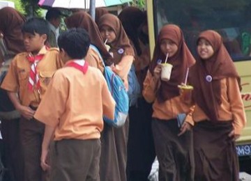 Anak sekolah berjilbab